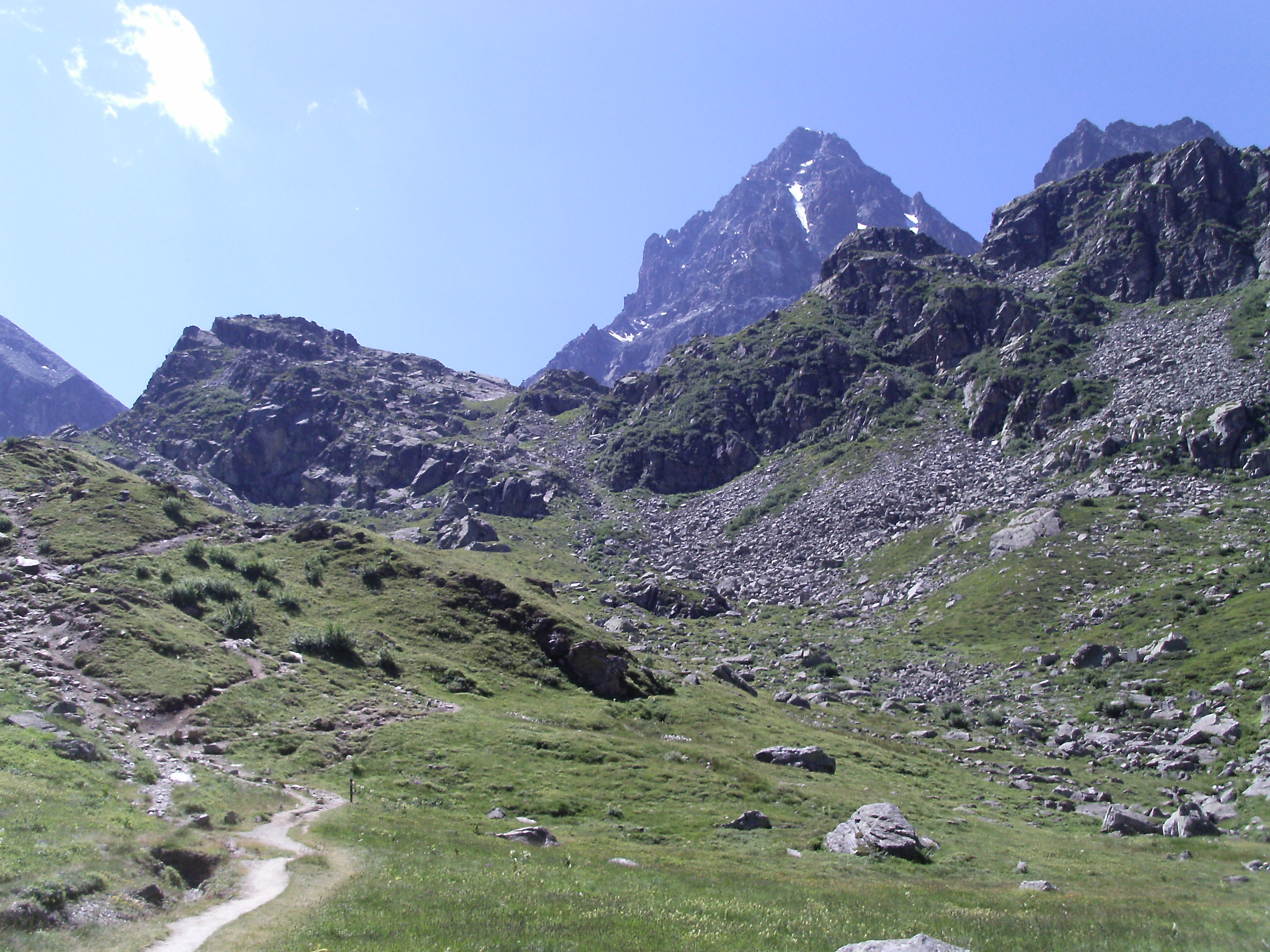 Sentiero verso il lago Chiaretto