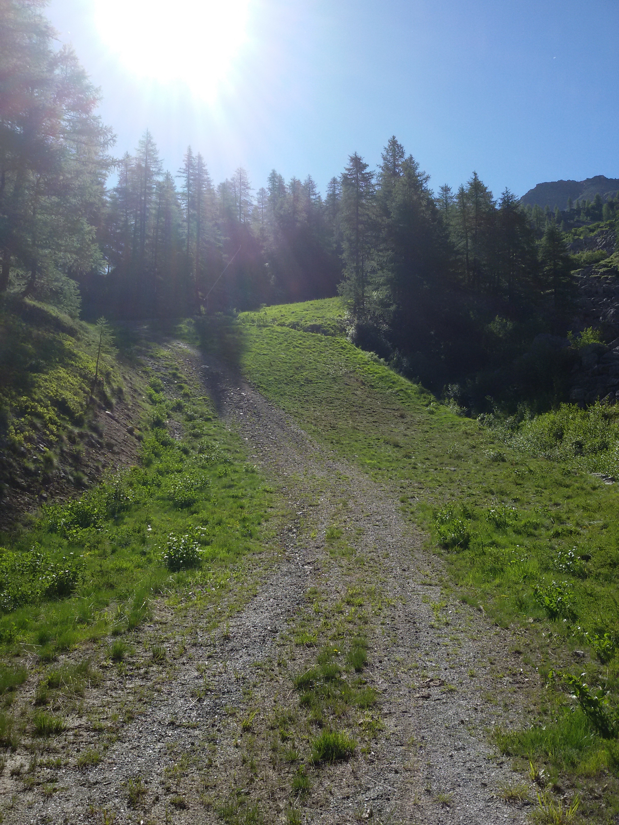 Sterrato verso il lago Gabiet