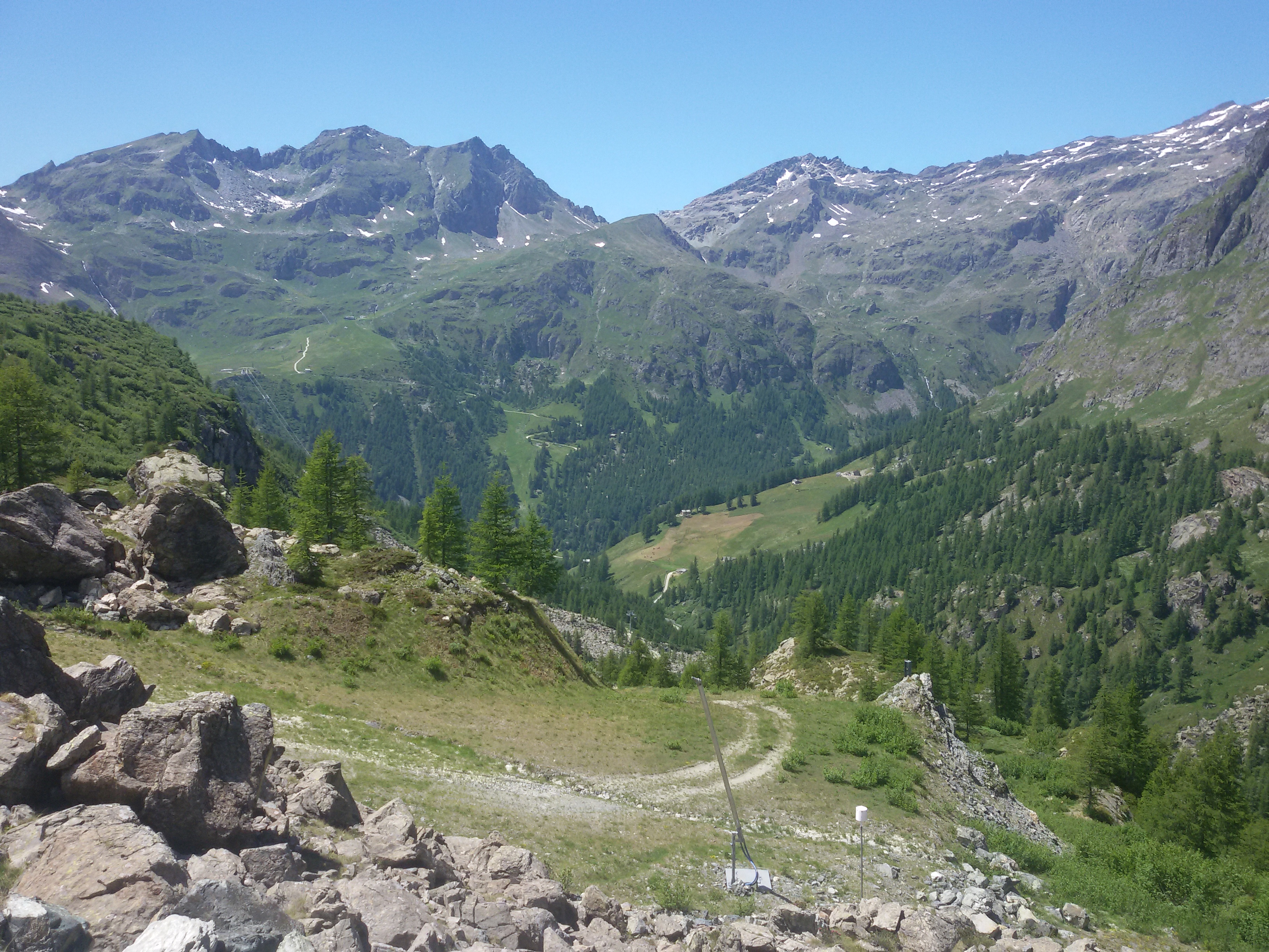 Il colle Bettaforca dalla strada per il lago Gabiet