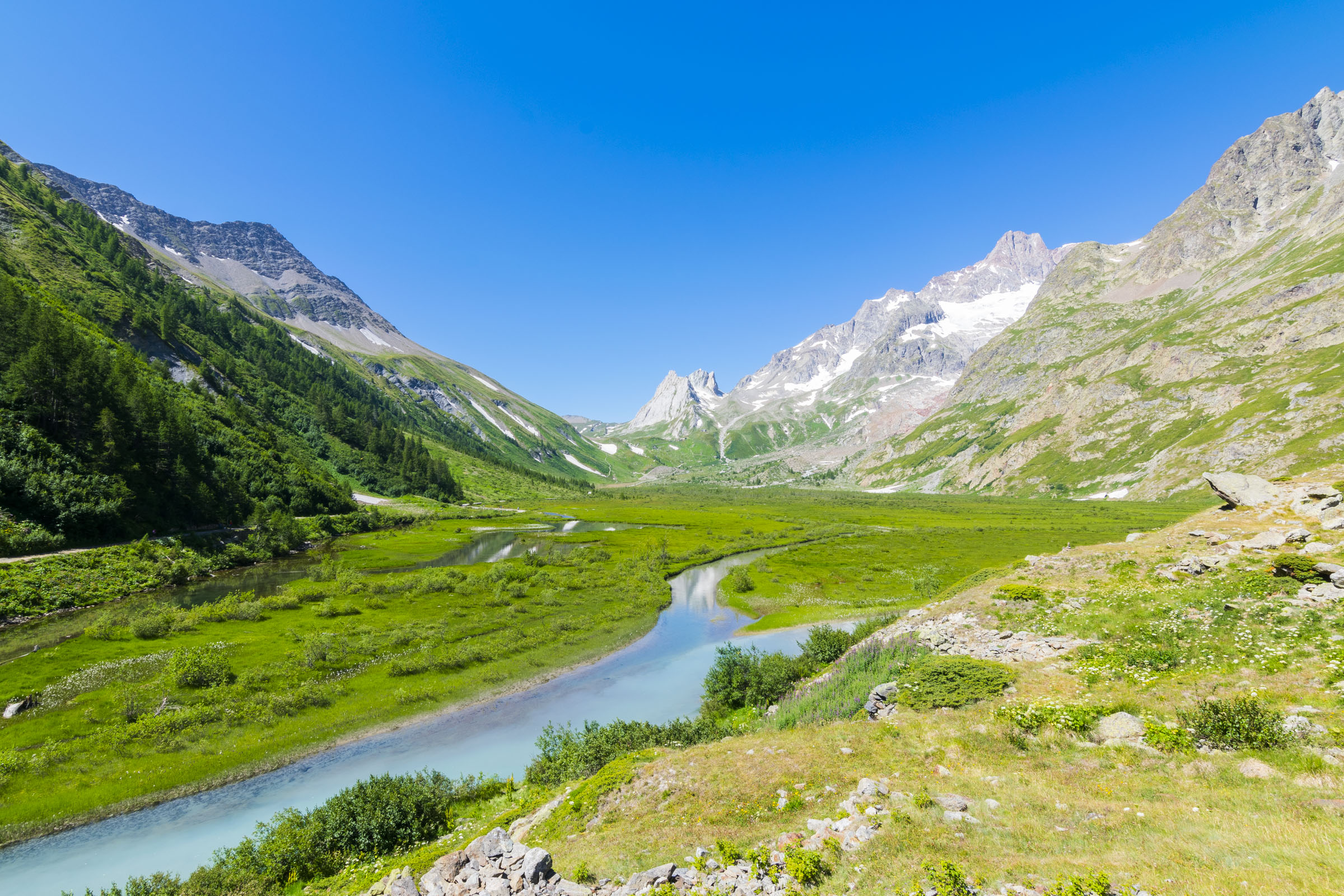 Lago Combal E Miage High Mountains