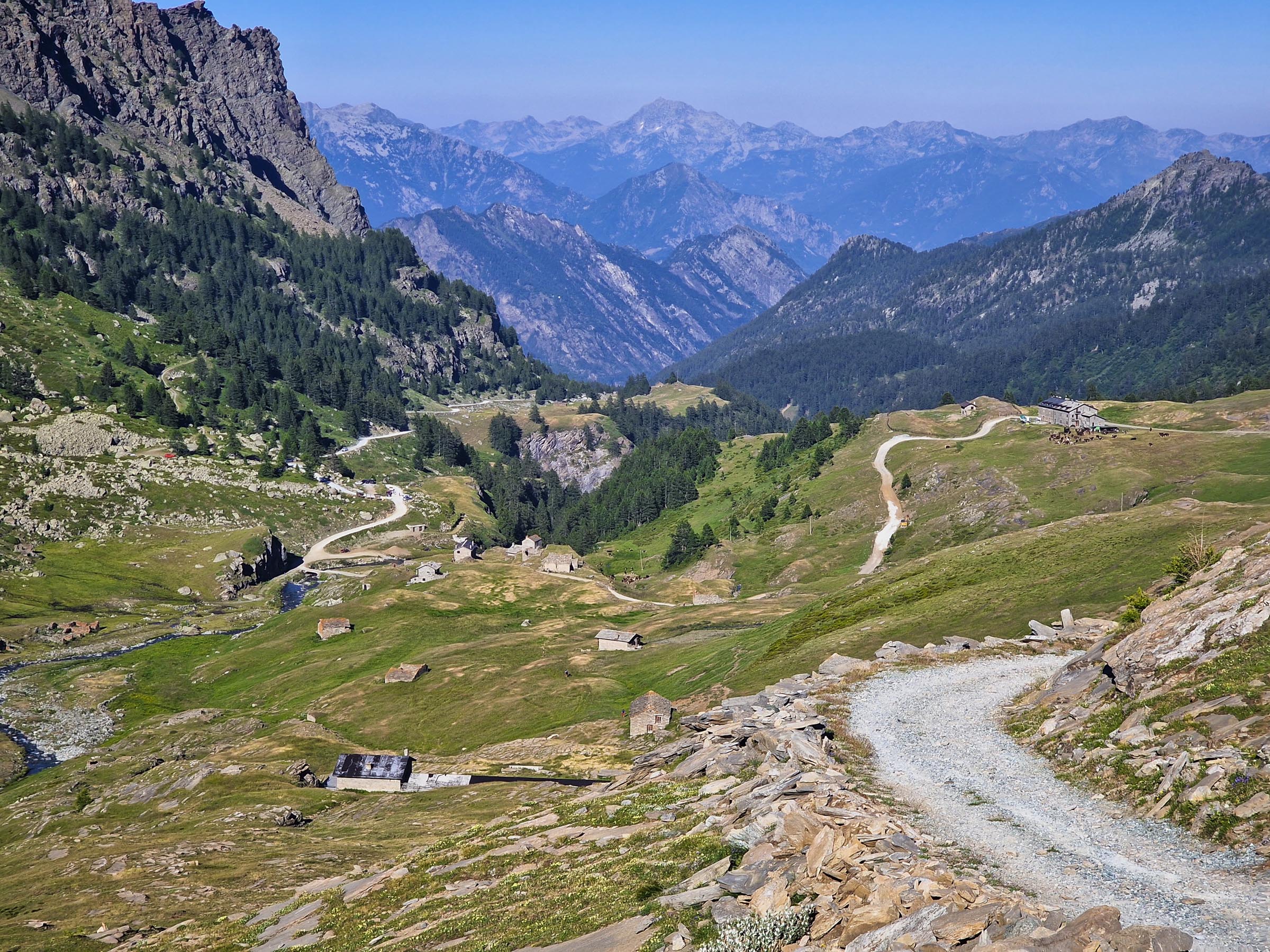 discesa verso il rifugio Dondénaz Champorcher